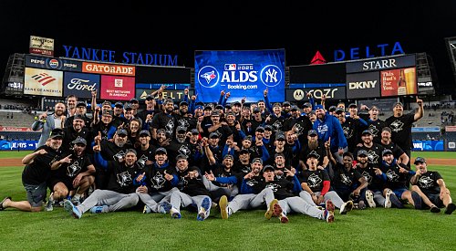 Blue Jays knock off Yankees in game 4 to advance to ALCS
