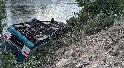 Indian Bands concerned about large overturned motorhome in Similkameen River