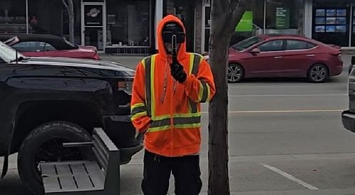 'Be aware': Downtown Kelowna Association issues alert about man