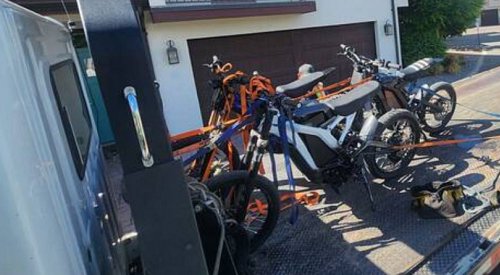 Youths on e-dirt bikes ‘dangerously’ ride in traffic before fleeing police: Kelowna RCMP