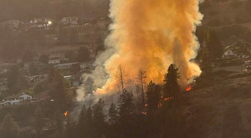 UPDATE: Wildfire above Hwy 97 in Peachland being held by crews